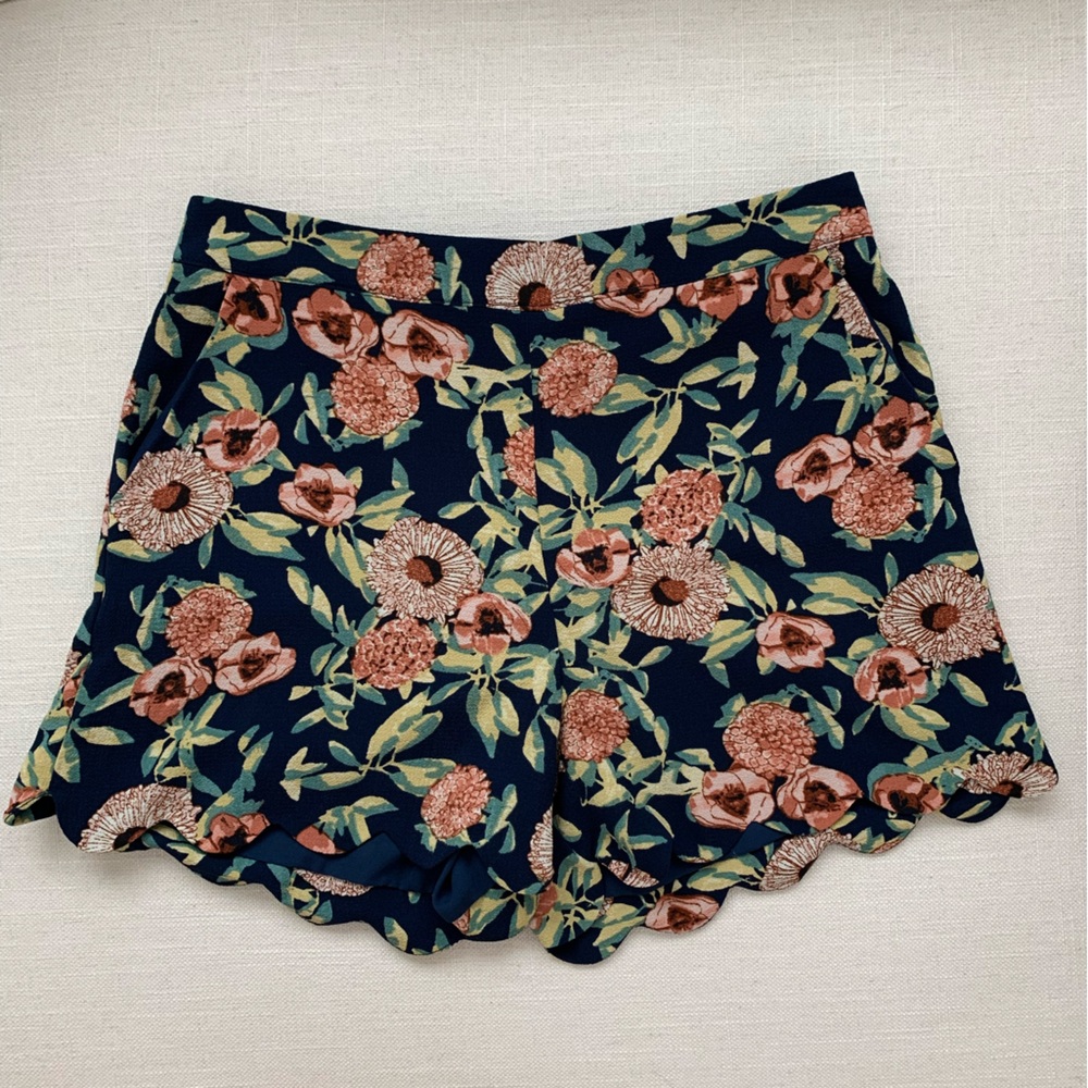 Small floral scalloped shorts